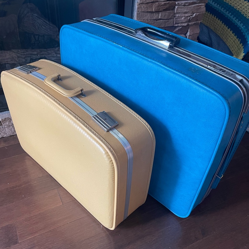 Samsonite Teal Hard Shell Suitcase vintage